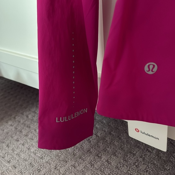 Lululemon windbreaker - Picture 3 of 4